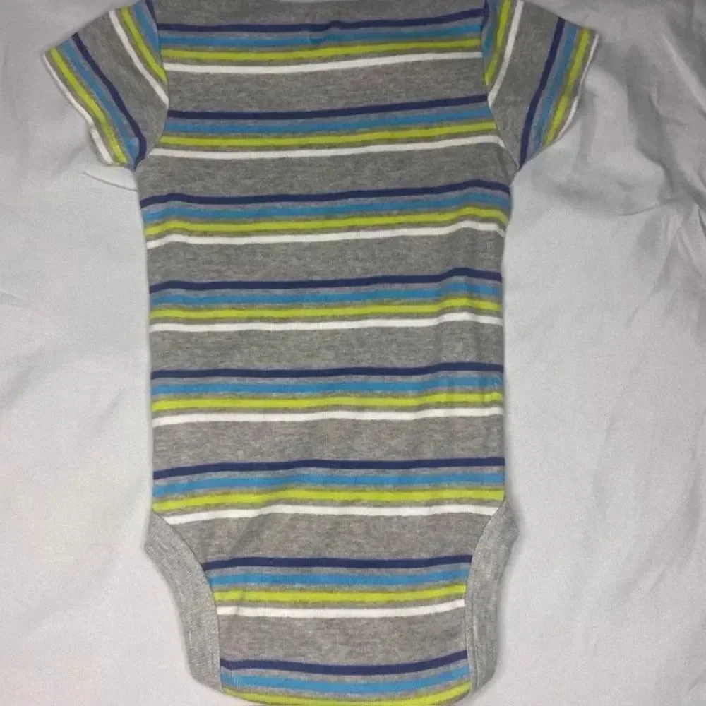 One long sleeve and one short sleeve onesie size 0-3M